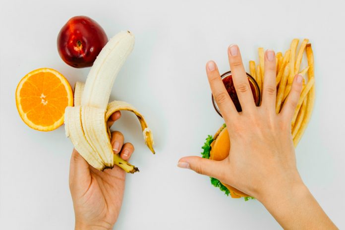 manger avec les mains