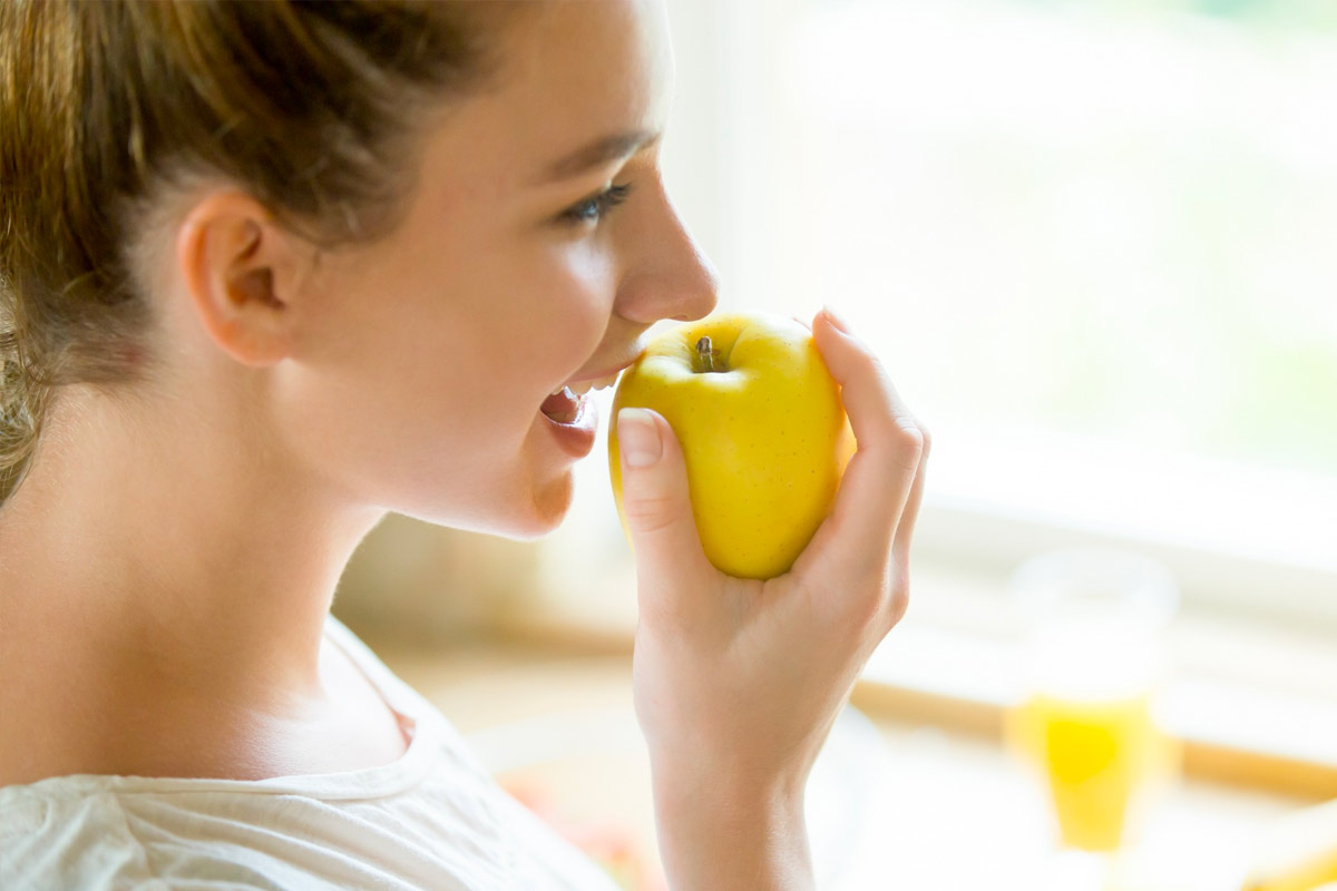 manger une pomme